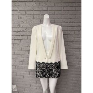 Gianni Bini Women’s Long Sleeve White Jacket With Black Lace Hem Size 10